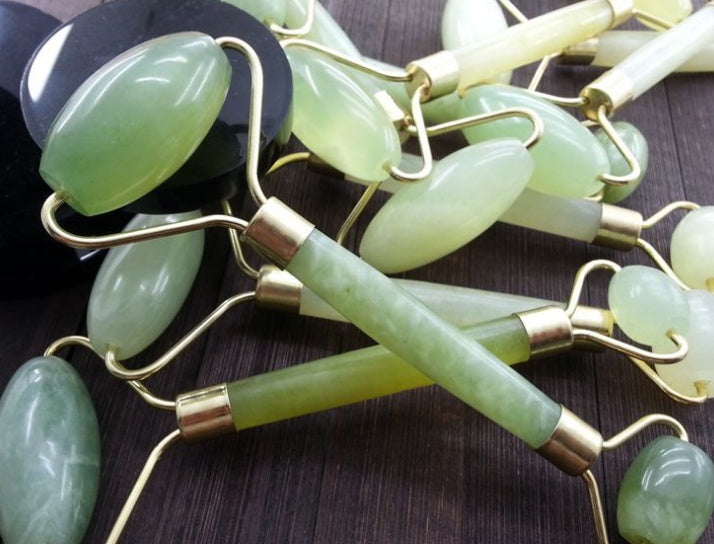 Revitalizing Jade Facial Roller – Natural Beauty Massage Tool